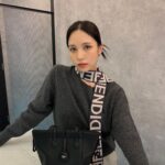 Mina Myoui Instagram - 2つのシルエットに変化するFENDI Origami 新しくてとても素敵です🖤 @fendi #FendiFW23 #PR #japan