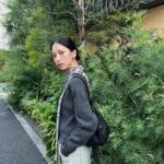 Mina Myoui Instagram – 2つのシルエットに変化するFENDI Origami  新しくてとても素敵です🖤

@fendi 
#FendiFW23 #PR #japan