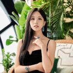 Mina Myoui Instagram - 9月8日にグランドオープンしたBoucheron 銀座店にお邪魔しました❤ Boucheron のこだわりがたくさん詰まっており自然や季節を感じられる店内でフロアごとに雰囲気も違いとても素晴らしい空間です✨ ジュエリーもとても輝いていてすてきでした🤍 #BoucheronGinza, #PR, #JAPAN @boucheron