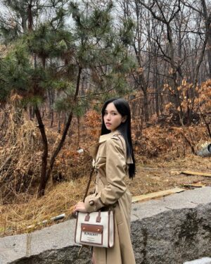 Mina Myoui Instagram - @burberry 

#AD
#BurberryTrench
#JAPAN