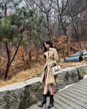 Mina Myoui Instagram - @burberry 

#AD
#BurberryTrench
#JAPAN