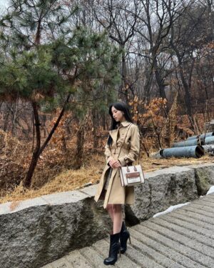 Mina Myoui Instagram - @burberry 

#AD
#BurberryTrench
#JAPAN