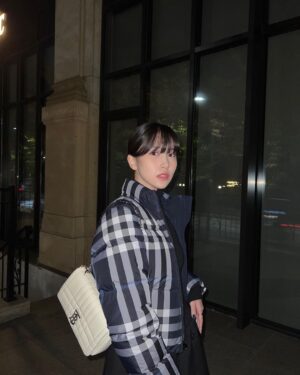Mina Myoui Instagram - @burberry 
#AD #BURBERRYOUTERWEAR #JAPAN