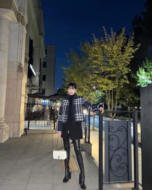 Mina Myoui Instagram - @burberry 
#AD #BURBERRYOUTERWEAR #JAPAN