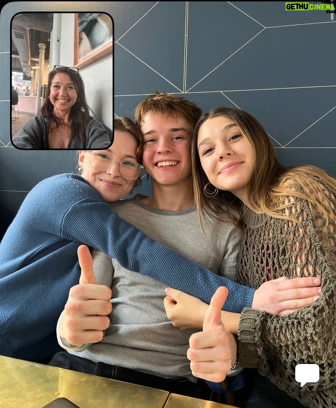Mina Sundwall Instagram - 🚀 family reunion