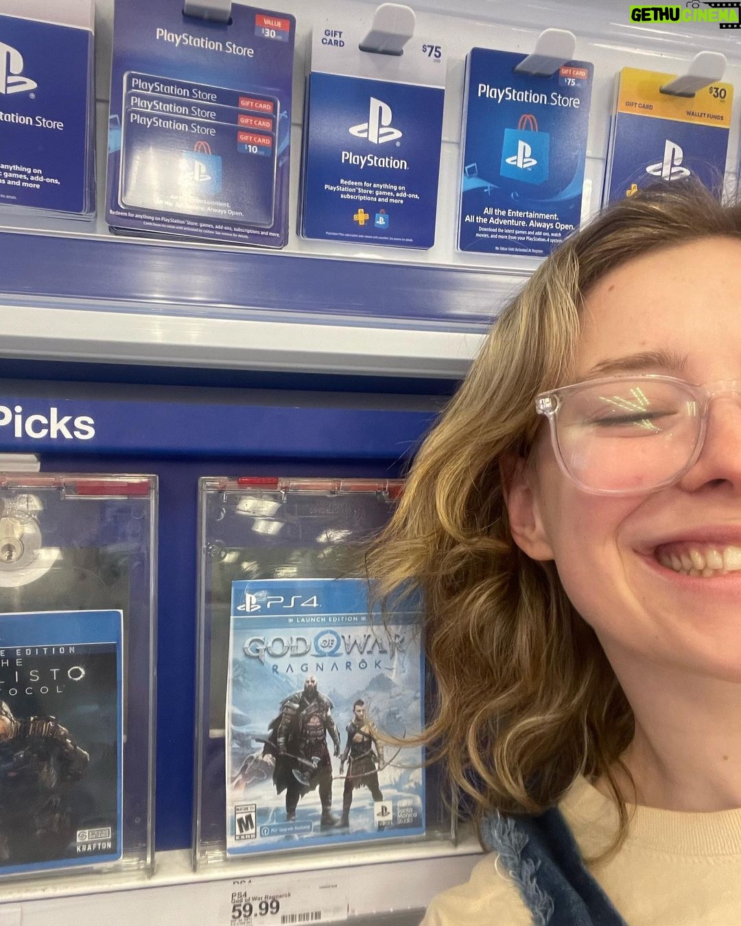 Mina Sundwall Instagram - #GodofWarRagnarok ♥️