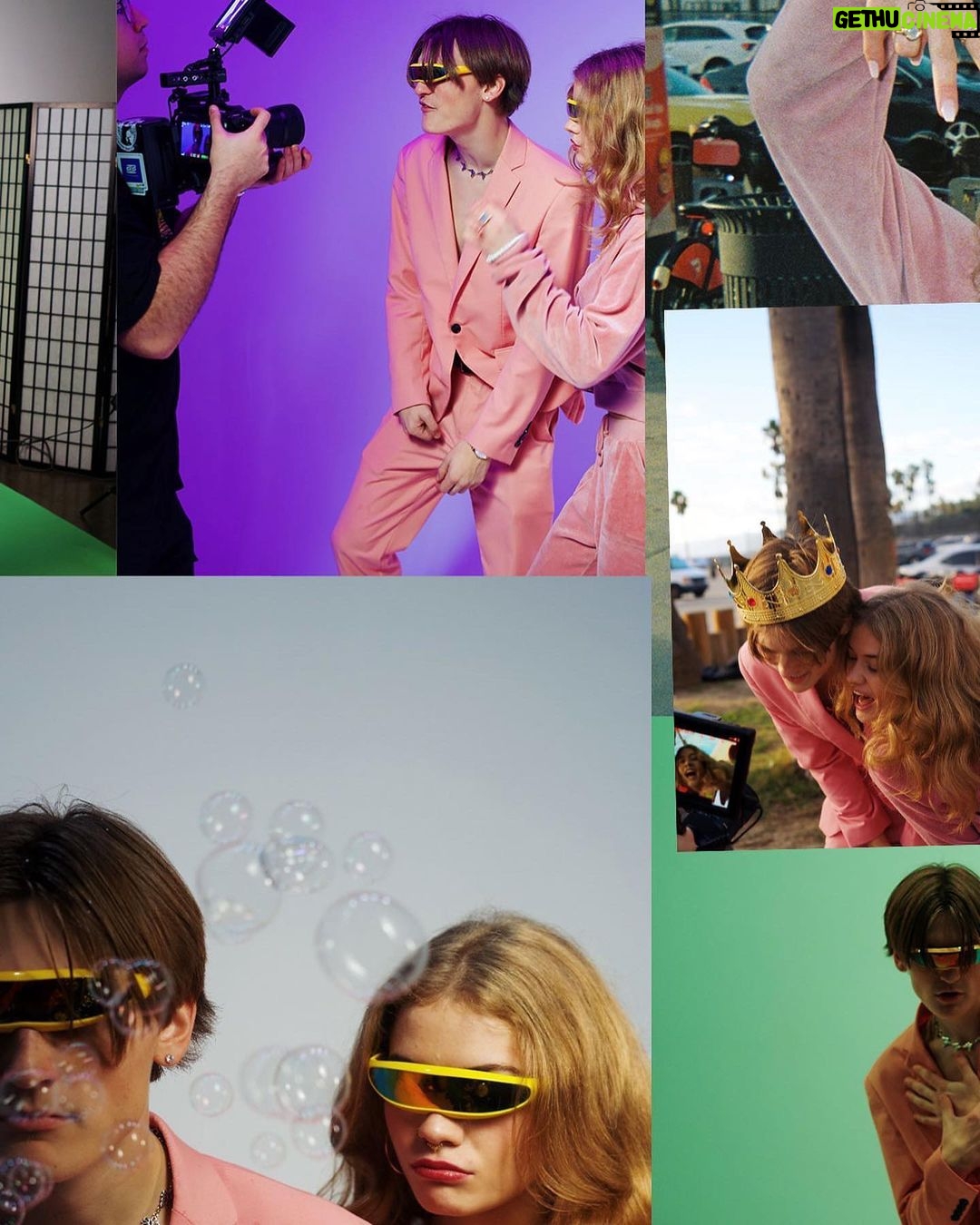 Mina Sundwall Instagram - hot b! out now :) @buppyfather @grettaeberline @dumbdays_