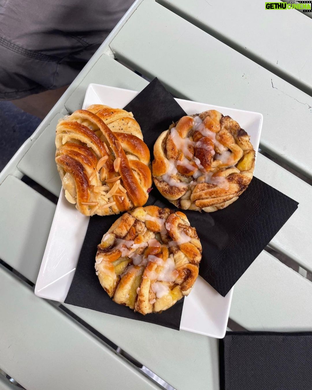 Mina Sundwall Instagram - grateful for cinnamon buns