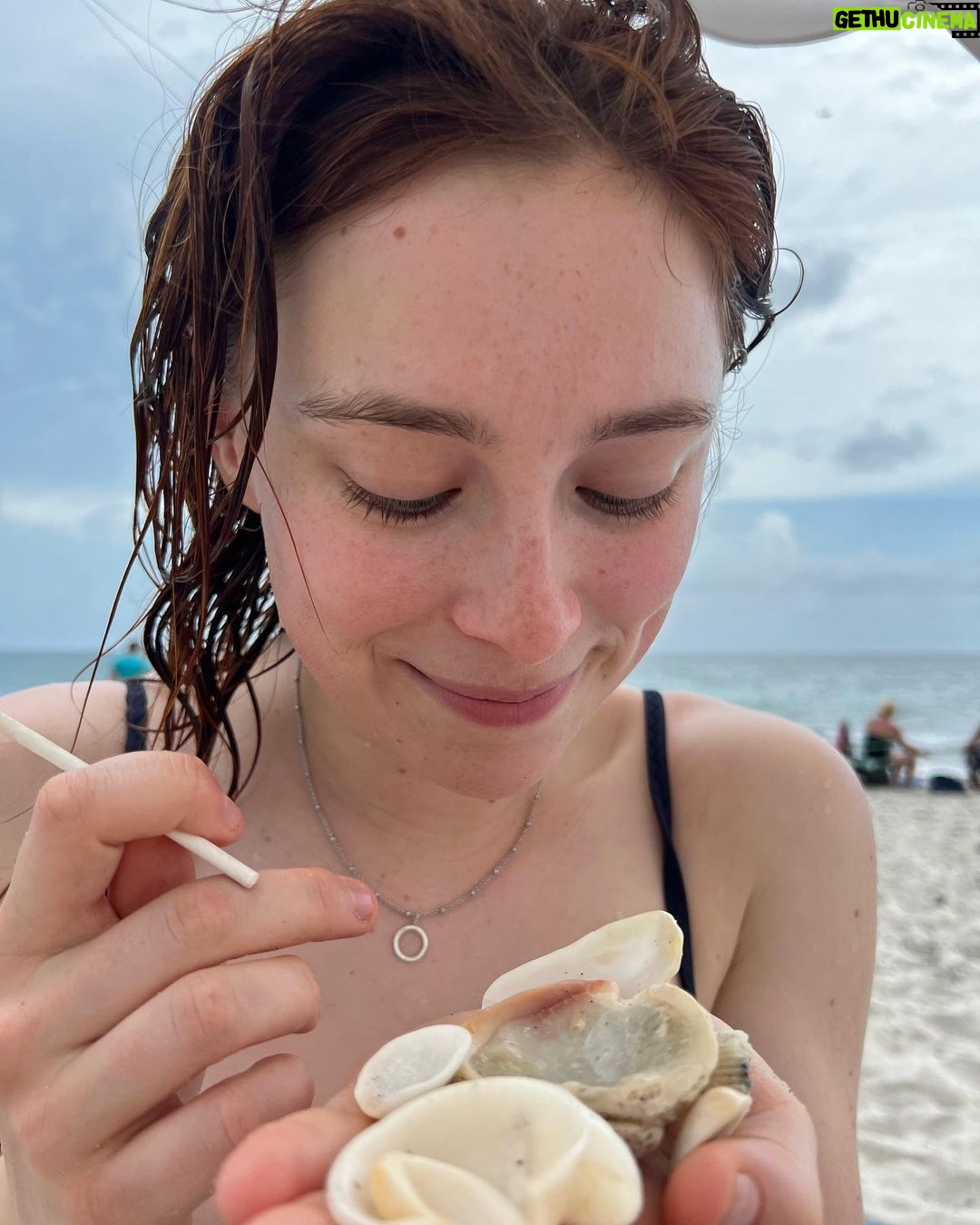 Mina Sundwall Instagram - 🐚 by the sea shore