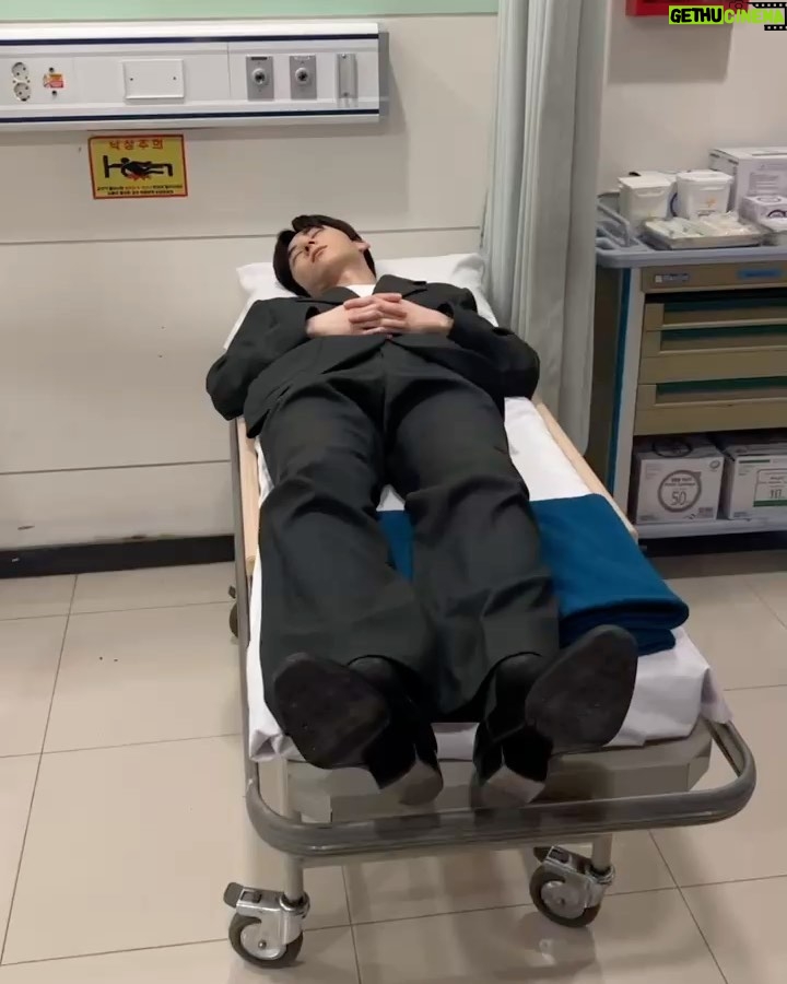 Minhyun - 1.1 Million Likes - 사실 도하도 옆에서 기절😴