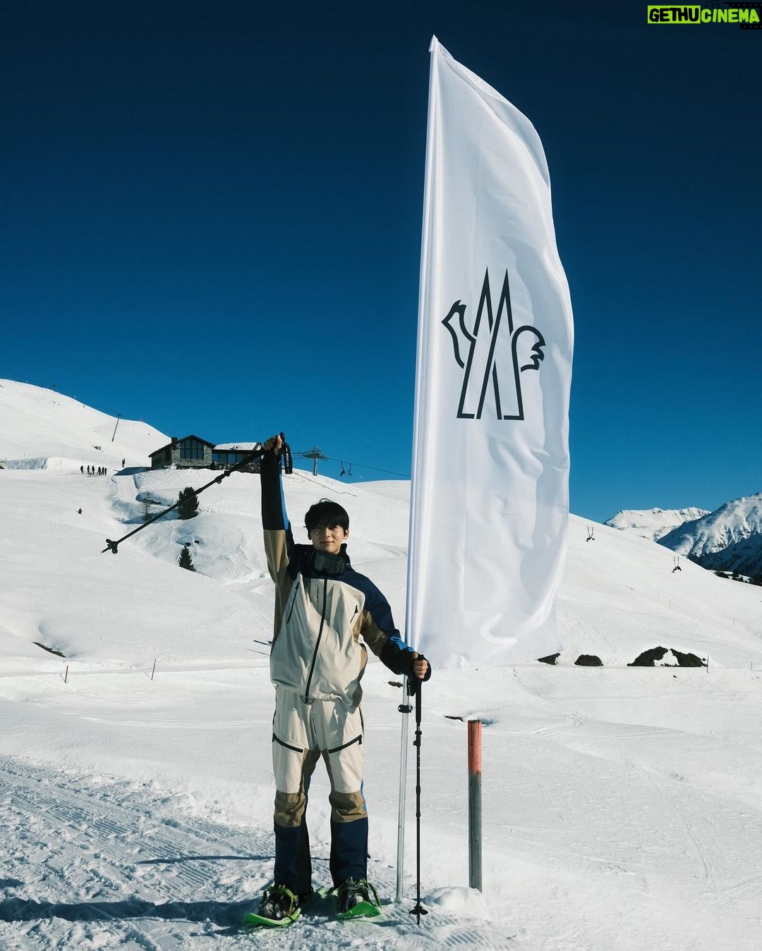 Minhyun Instagram - 🇨🇭❄️⛷️🏂 @moncler #monclergrenoble St.Moritz,Switzerland.