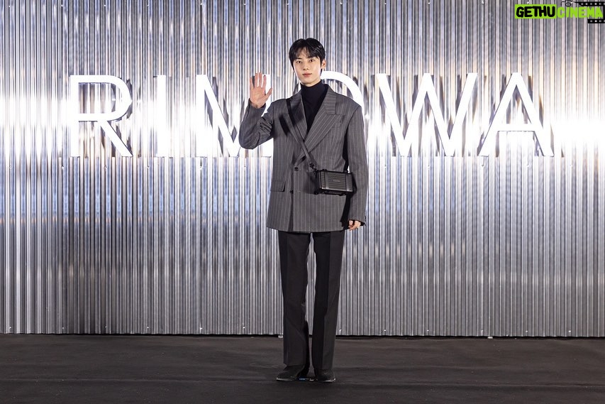 Minhyun Instagram - @rimowa @banyantree_seoul #광고 #RIMOWA #리모와