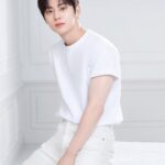 Minhyun Instagram - ❤️ @clarinskorea @harpersbazaarkorea #클라랑스 #clarins #더블세럼라이트