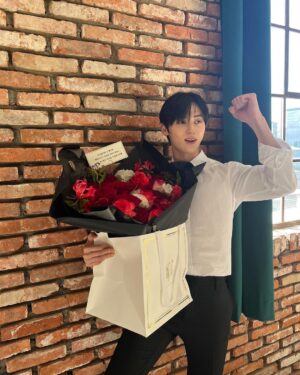 Minhyun Instagram - @clarinskorea 잘 부탁드립니다❤️