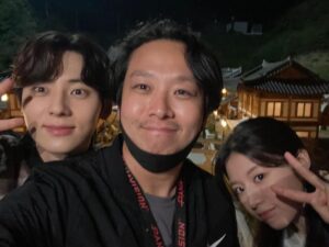 Minhyun Instagram - 함께 할 수 있어서 행복했습니다.
평생 잊지 못할 여섯 계절을 선물해 준 환혼, 그리고 환혼팀 감사합니다👍🏻