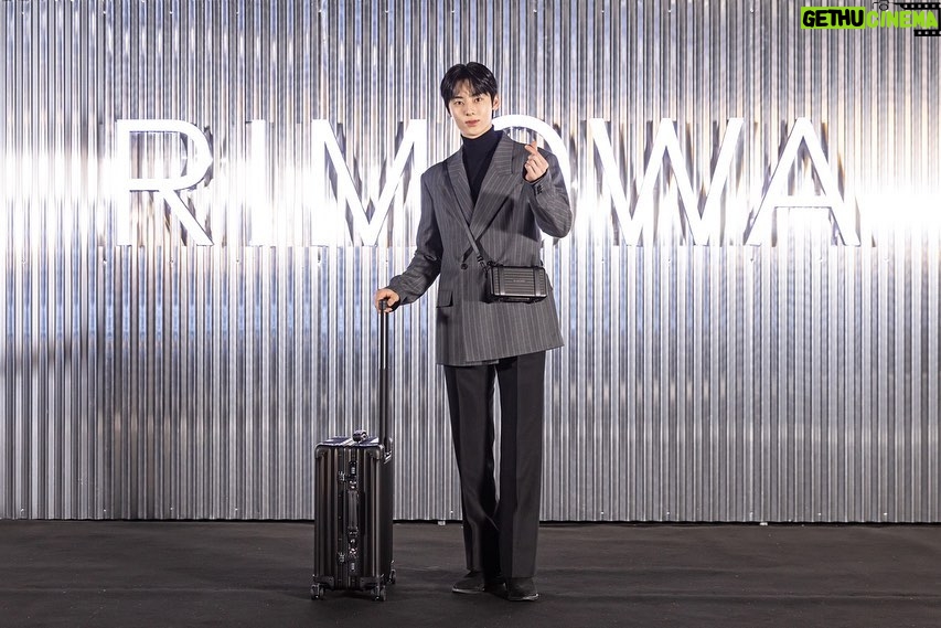 Minhyun Instagram - @rimowa @banyantree_seoul #광고 #RIMOWA #리모와