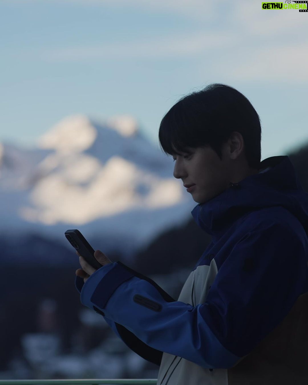 Minhyun Instagram - 🇨🇭❄️⛷️🏂 @moncler #monclergrenoble St.Moritz,Switzerland.