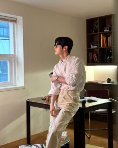 Minhyun Instagram - 시 즌 그 리 팅 🤓