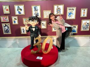 Mio Yuki Instagram - 「連載30周年記念 名探偵コナン展」に行ってきました！

幸せすぎる空間で、何度もうるうるしちゃいました🥹

はぁ…今日もコナンくんはかっこよかったです😢

限定のグッズで狙っていたものが売り切れになっててショックでしたが、たくさんお買い物できて気分転換になりました✨

やっぱりコナンくんに会うために毎日頑張っているんだなって実感しました🙈

またすぐ会えますように…！

#名探偵コナン
#連載30周年記念
#名探偵コナン展