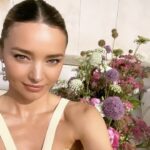 Miranda Kerr Instagram – A beautiful morning in Paris celebrating @koraorganics and our Plant Stem Cell Retinol Alternative Serum, available online at @sephorafrance July 3rd ✨❤️🇫🇷 Girafe Paris Restaurant