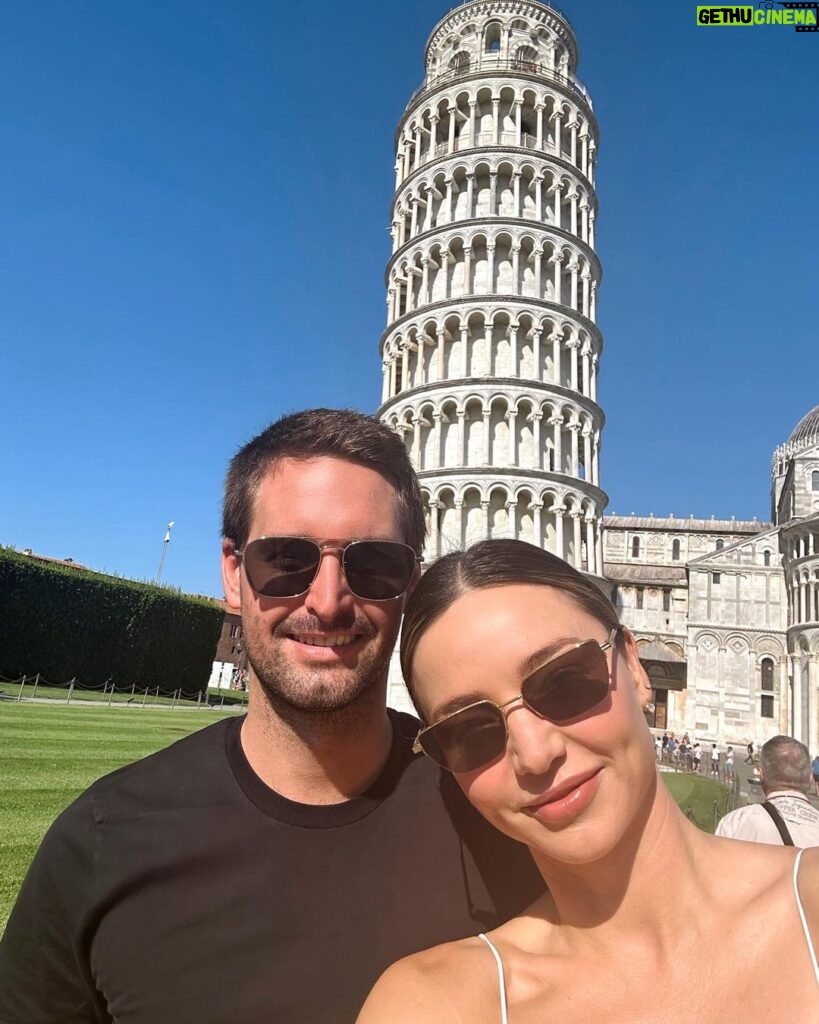Miranda Kerr Instagram - Postcards from Pisa 🇮🇹 What a fun weekend with my love 🥰✨❤️