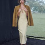 Miranda Kerr Instagram - Thank you for the feature @forbesaustralia 🤍 Photo @simonlekias Makeup @nonismithmakeup Hair @kirbylagohair Skin @koraorganics Styling @dalemckie @alex_bainbridge