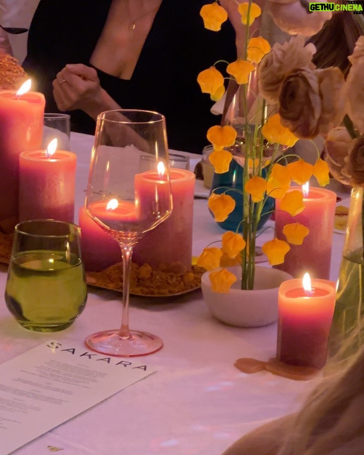 Miranda Kerr Instagram - Last night was magical! It was so special celebrating our collaboration between @koraorganics and @sakaralife. I have the utmost respect for what Danielle and Whitney have created. Much like KORA Organics, Sakara was founded on the principal of bringing nourishing, plant-rich and organic products to consumers. They feed your body and we feed your skin! What a way to glow inside and out 😘🌅💛
