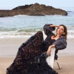 Miranda Kerr Instagram - POV you go to the beach in the fall 💛 @grazia_it Photographer @veronicasams Makeup @hollysilius Hair @ericka_verrett Styling @orettac Props @leannadanielle_ Film @rchann Interview @fedi_volpe