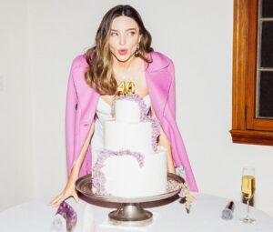 Miranda Kerr Instagram - Such a wonderful evening toasting to our new @koraorganics serum and a very early 40th birthday 🥳 

At the end of the month we are introducing the first-ever certified organic retinol alternative serum and I couldn’t be more excited! Sign up for early access at the link in my bio 💜
