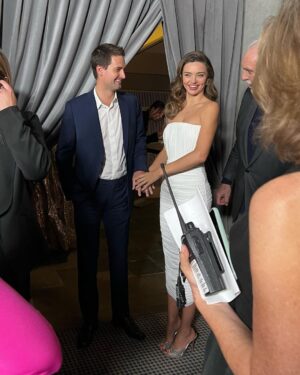 Miranda Kerr Instagram - Such an honour to be recognized by the @_aaausa for excellence in the arts. Last night’s @gdayusa event was so much fun celebrating the strong partnership between the US and Australia. A huge congratulations to my fellow honourees @thekidlaroi and Sam Worthington. And a big thank you to @katyperry for her kind and heartfelt words 🇦🇺❤️🥰