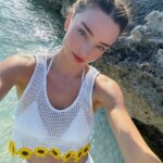 Miranda Kerr Instagram – Happy Friday 🌻