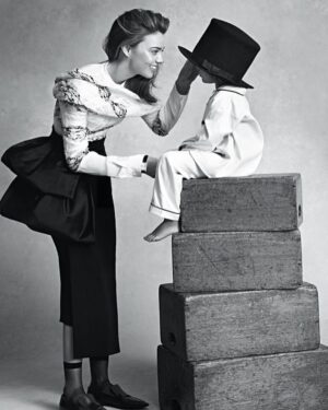Miranda Kerr Instagram - I’ve officially entered my 40th year around the sun and my heart is so full!! ☀️ 

Sending heartfelt gratitude to everyone who has shared this journey with me so far… 🕺 

My wonderful husband and three boys, my family and friends (you all know who you are), thank you for every moment we’ve spent together and for your continuous love and support ✨🌙 ✨

Happiness is in moments shared. Thank you for enjoying the magic of life with me.🔮 

Sending you all the love from my heart to yours 💕Here’s to continuing to embrace each and every day wholeheartedly!

❤️🌻🌈🦄🪩🙌🎂💃🦋🤗🧜‍♀️💋