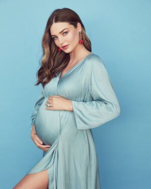 Miranda Kerr Instagram - I’ve officially entered my 40th year around the sun and my heart is so full!! ☀️ 

Sending heartfelt gratitude to everyone who has shared this journey with me so far… 🕺 

My wonderful husband and three boys, my family and friends (you all know who you are), thank you for every moment we’ve spent together and for your continuous love and support ✨🌙 ✨

Happiness is in moments shared. Thank you for enjoying the magic of life with me.🔮 

Sending you all the love from my heart to yours 💕Here’s to continuing to embrace each and every day wholeheartedly!

❤️🌻🌈🦄🪩🙌🎂💃🦋🤗🧜‍♀️💋