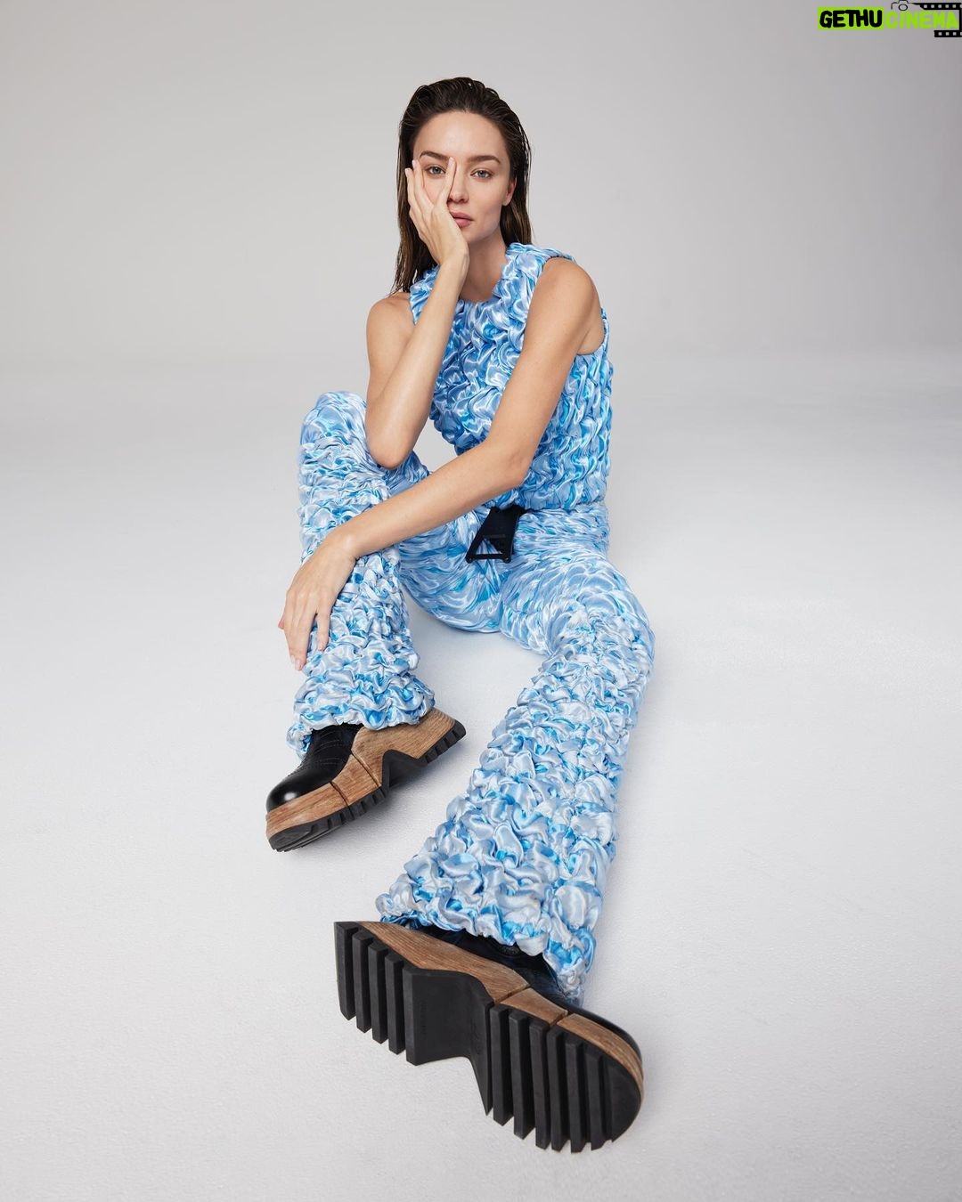 Miranda Kerr Instagram - So honoured to be featured in the @bazaaraustralia May cover story π« Wearing @louisvuitton Photographed by @ninomunoz Styled by @christianstroble Hair by @ericka_verrett Make up by @nikimnray Skincare by @koraorganics Set by @itsisaacaaron