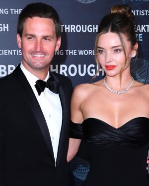 Miranda Kerr Instagram - An inspiring evening at the Breakthrough Prize Awards - celebrating the world’s top scientists who continue to enrich our lives ✨