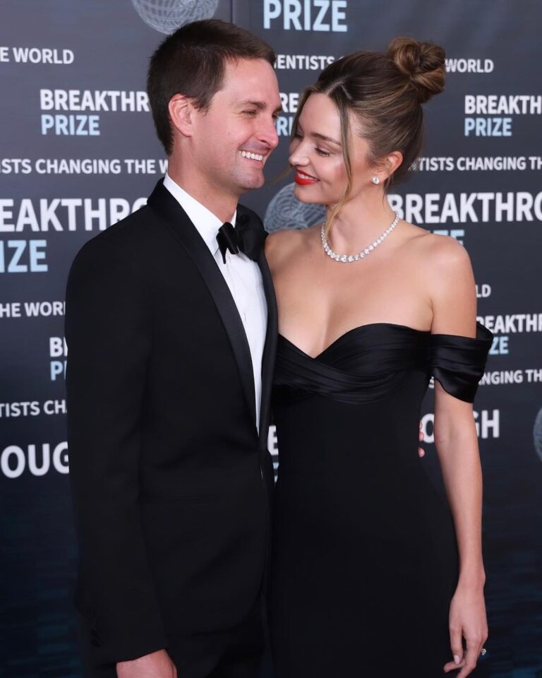 Miranda Kerr Instagram - An inspiring evening at the Breakthrough Prize Awards - celebrating the world’s top scientists who continue to enrich our lives ✨