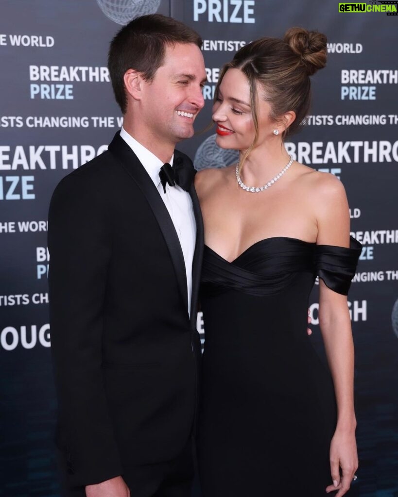 Miranda Kerr Instagram - An inspiring evening at the Breakthrough Prize Awards - celebrating the world’s top scientists who continue to enrich our lives ✨