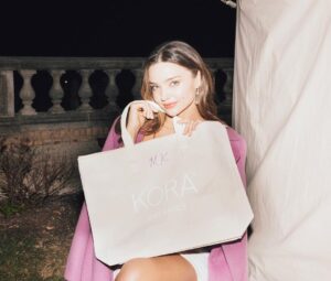 Miranda Kerr Instagram - Such a wonderful evening toasting to our new @koraorganics serum and a very early 40th birthday 🥳 

At the end of the month we are introducing the first-ever certified organic retinol alternative serum and I couldn’t be more excited! Sign up for early access at the link in my bio 💜
