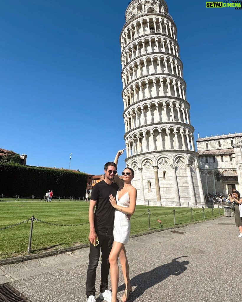 Miranda Kerr Instagram - Postcards from Pisa 🇮🇹 What a fun weekend with my love 🥰✨❤️