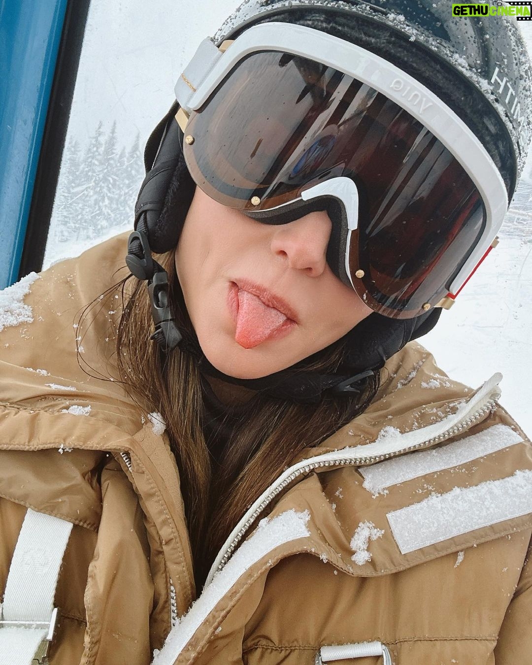 Miranda Kerr Instagram - See you on the slopes ⛷