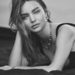 Miranda Kerr Instagram - Thank you for the feature @forbesaustralia 🤍 Photo @simonlekias Makeup @nonismithmakeup Hair @kirbylagohair Skin @koraorganics Styling @dalemckie @alex_bainbridge