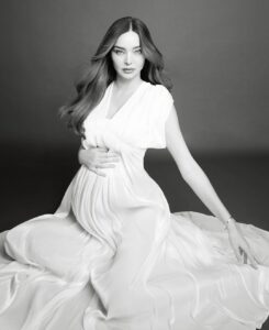 Miranda Kerr Instagram - Thank you @vanityfairitalia ❤️ Shot by @veronicasams Styled by @orettac Hair & make up by @alyxliu Interviewed by @simonasiri