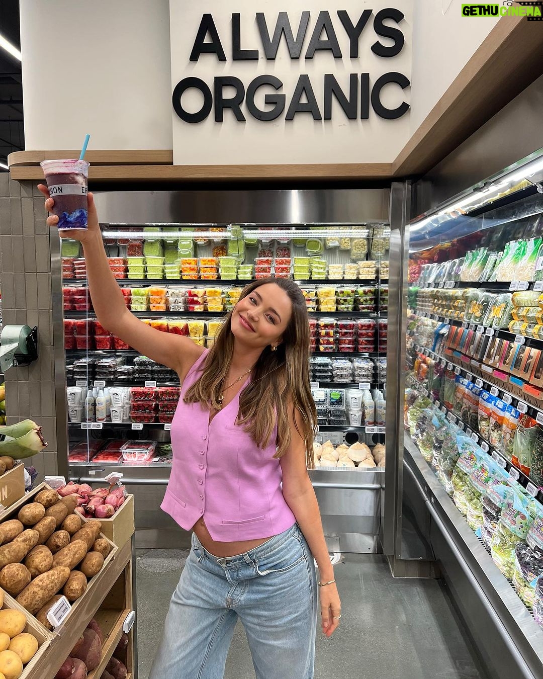 Miranda Kerr Instagram - I can’t believe it’s finally here!! Introducing my KORA Glow Smoothie 💜 We’re celebrating the launch of our @koraorganics Plant Stem Cell Retinol Alternative Moisturizer all month long with our friends at @erewhonmarket! We might be biased, but my baby and I think it’s the best smoothie we’ve ever had 😉🤰🏻 We included some of my favourite skin-loving and pregnancy safe ingredients inspired by the age defying range: 🌱 Organic @SAMBAZON Unsweetened Açaí Superfruit Packs 🌱 @CopinaCo Vanilla Plant-Based Collagen Boost 🌱 @Cocojune_organic Pure Coconut 🌱 @CalifiaFarms Organic Almond Milk + so many more! All net proceeds go to @OrganicFarmingResearch in support of educating & empowering sustainable organic harvesting practices 🌾