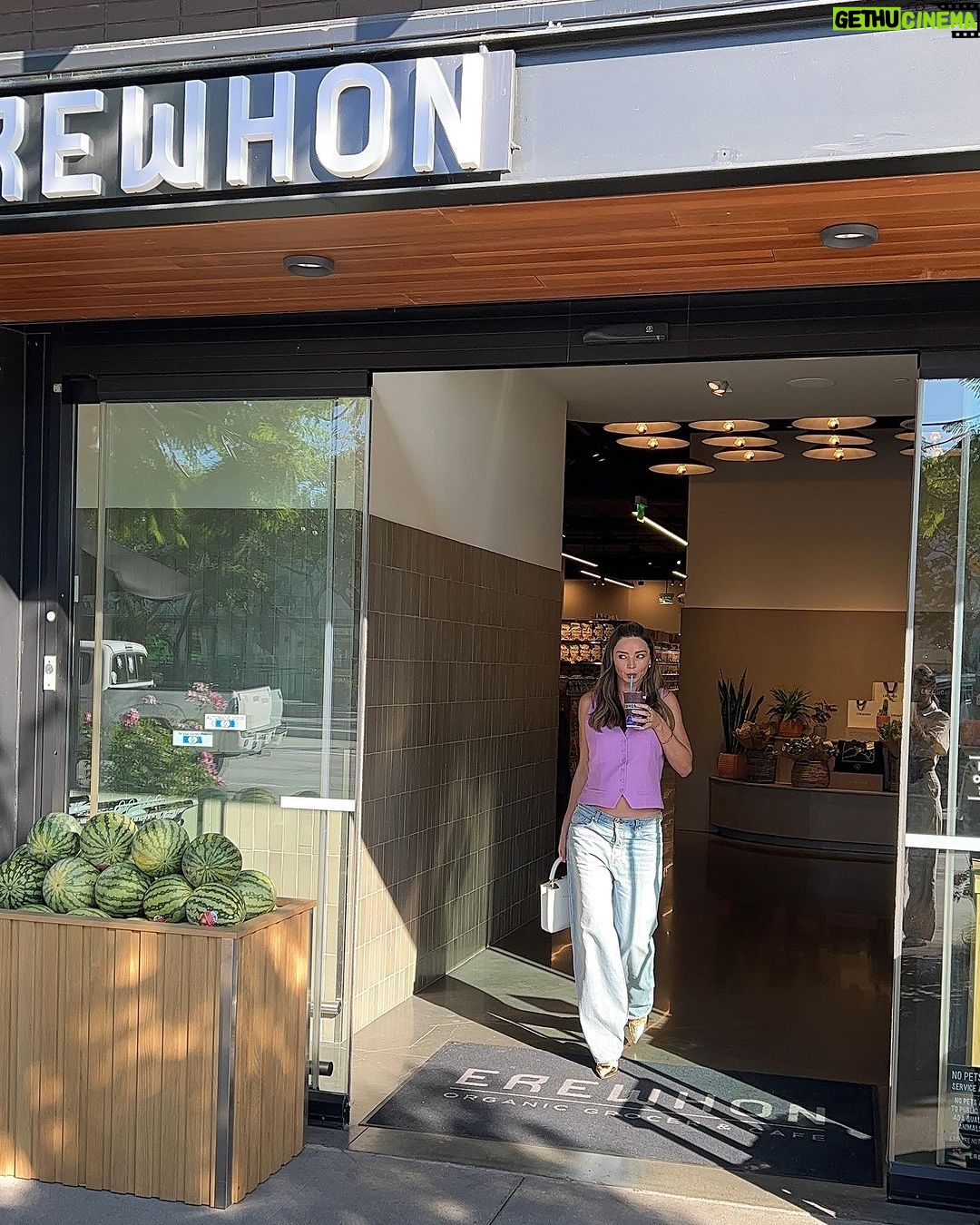 Miranda Kerr Instagram - I can’t believe it’s finally here!! Introducing my KORA Glow Smoothie 💜 We’re celebrating the launch of our @koraorganics Plant Stem Cell Retinol Alternative Moisturizer all month long with our friends at @erewhonmarket! We might be biased, but my baby and I think it’s the best smoothie we’ve ever had 😉🤰🏻 We included some of my favourite skin-loving and pregnancy safe ingredients inspired by the age defying range: 🌱 Organic @SAMBAZON Unsweetened Açaí Superfruit Packs 🌱 @CopinaCo Vanilla Plant-Based Collagen Boost 🌱 @Cocojune_organic Pure Coconut 🌱 @CalifiaFarms Organic Almond Milk + so many more! All net proceeds go to @OrganicFarmingResearch in support of educating & empowering sustainable organic harvesting practices 🌾