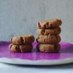 Miri Pérez-Cabrero Instagram - Galletitas saludables con solo 3 ingredientes!!!! Que están.. ufff my god las tienes que probar!!! La textura es ✨✨✨ y el sabor más!!!! . I N G R E D I E N T E S: ⚡️2 cdas bien grandotas de crema de cacahuete (bien grandotas y contundentes!!😂) ⚡️1 cda rasa de eritritol ⚡️1 huevo . I N S T R U C C I O N E S: 1️⃣ mezclas todos los ingredientes con ayuda de una espátula y formas bolitas. Las colocas encima de papel de horno y las aplastas un poquito 2️⃣horno 180º durante 10 mins y listas!!!!! Te vas a chiflarrr con ellas!!!!♥️♥️♥️ . #mirisrecipes #healthy #saludable #recetas #receta #recetassaludables #recetasfaciles #recetassanas #cookies Madrid, Spain