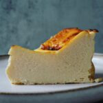Miri Pérez-Cabrero Instagram - Cheesecake saludable con solo 3 ingredientes!!! Queda con una textura increíble y lo haces en un momento!!♥️ . I N G R E D I E N T E S: ⚡️300gr de queso crema ⚡️2 huevos y una yema ⚡️1 cda y media de eritritol (grandota) Opcional: un chorrito de aroma de vainilla le da un toque riquísimo!!! . I N S T R U C C I O N E S: 1️⃣trituramos todos los ingredientes y horneamos a 180º durante 25 mins!!! Listo!!! A disfrutarlo!!!!!♥️ . #mirisrecipes #saludable #recetas #receta #recetassanas #recetassaludables #recetasfaciles #recetafacil #cheesecake #cheesecakesaludable #healthycheesecake Madrid, Spain