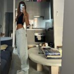 Miri Pérez-Cabrero Instagram - Weekend outfits check 🪷 . ⚡️ @brunchandartclub conjunto gris ⚡️ @egoofficial top negro + @pullandbear pants ⚡️ @pinkoofficial chaquetita blanca + @pullandbear pants Madrid, Spain