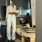 Miri Pérez-Cabrero Instagram - Weekend outfits check 🪷 . ⚡️ @brunchandartclub conjunto gris ⚡️ @egoofficial top negro + @pullandbear pants ⚡️ @pinkoofficial chaquetita blanca + @pullandbear pants Madrid, Spain