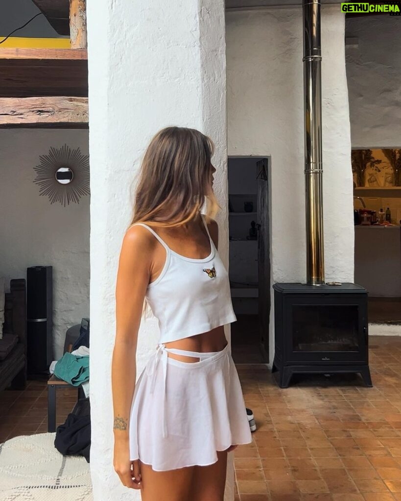 Miri Pérez-Cabrero Instagram - Ballerina en pijama 🪷 #diary Barcelona, Spain