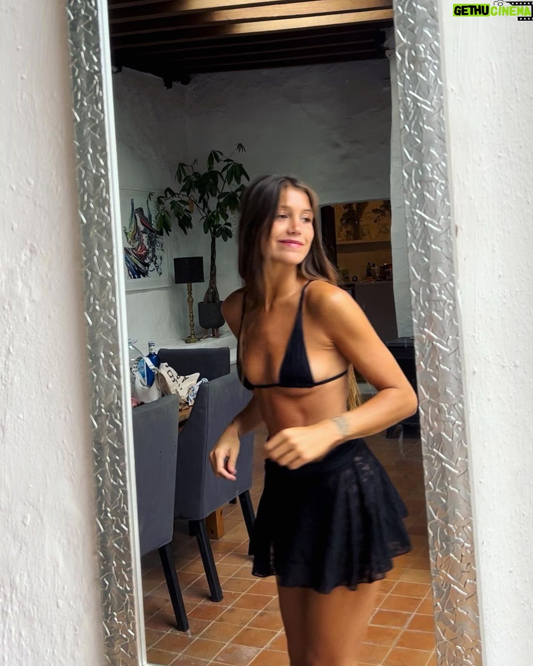 Miri Pérez-Cabrero Instagram - Agosto en septiembre 🤍 #diary Madrid, Spain